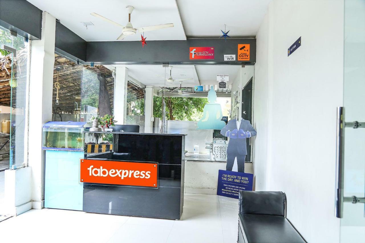 Fabexpress Essvee Mg Road Vijayawada Hotel Exterior photo